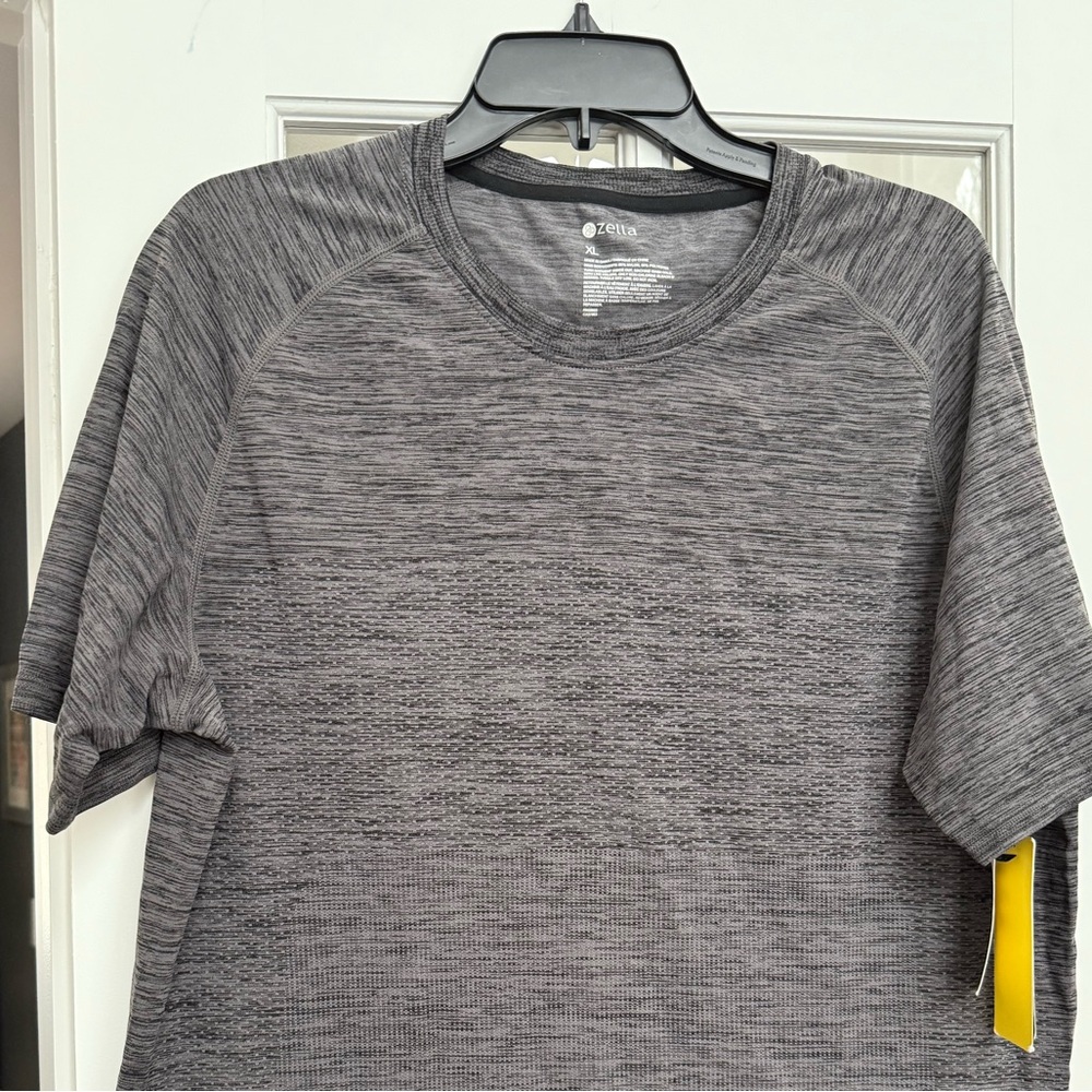 Zella Men’s NWT Heather Gray Athletic Shirt - Picture 3 of 5